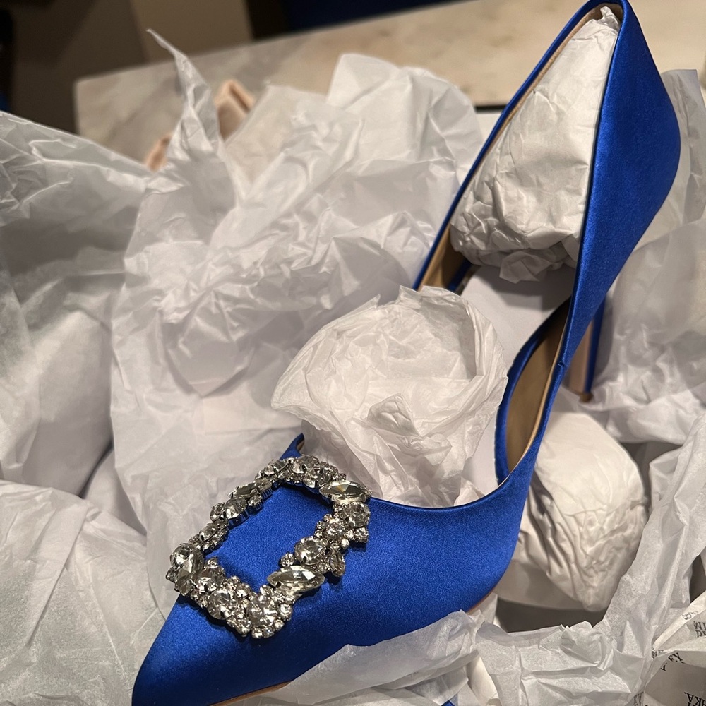 BRAND new Badgley Mischka royal blue pump